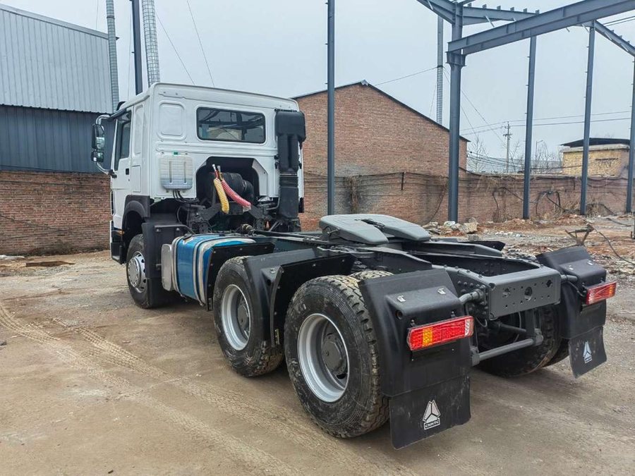 6x4 tractor unit